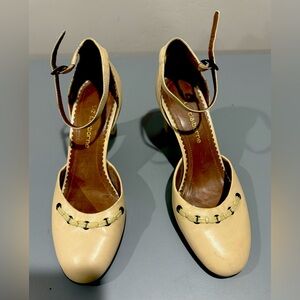 Liz Claiborne cream or nude heels